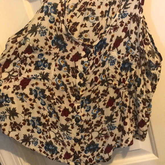 Floral button up tank top - Picture 2 of 2